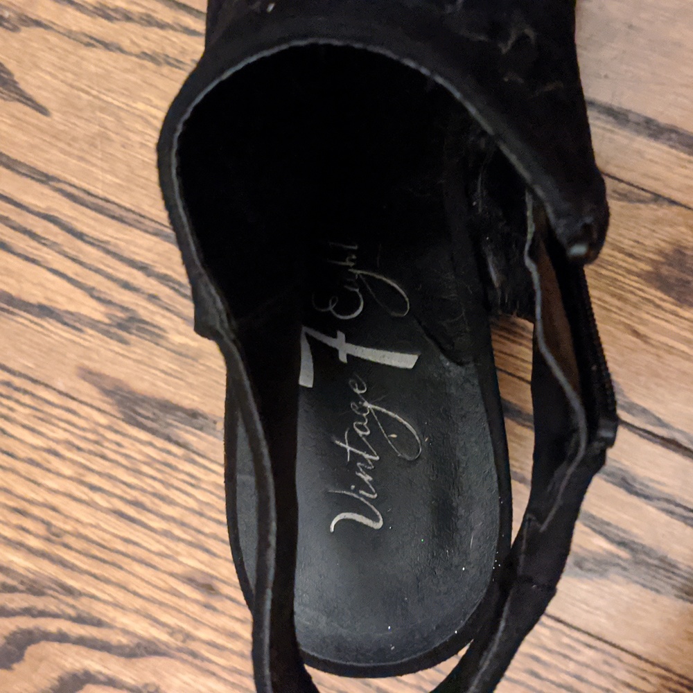 Shoes - Picture 6 of 8